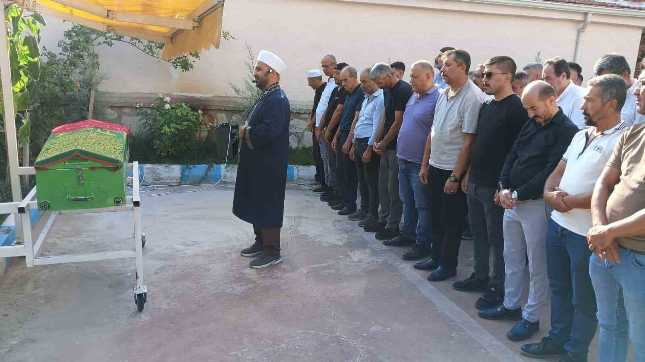 Erkek arkadaşı tarafından uğradığı saldırıyla gündeme gelen lise öğrenci kız trafik kazasında hayatını kaybetti