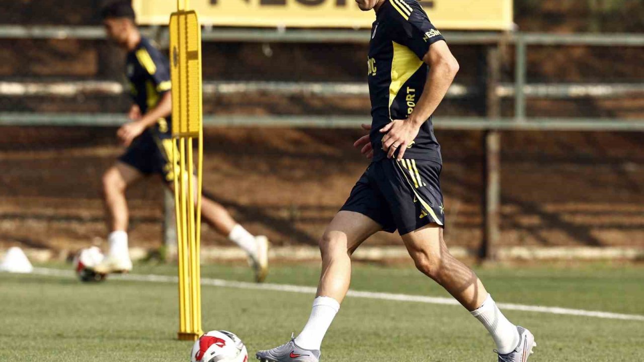 Fenerbahçe, Feyenoord maçı hazırlıklarına ara vermeden başladı