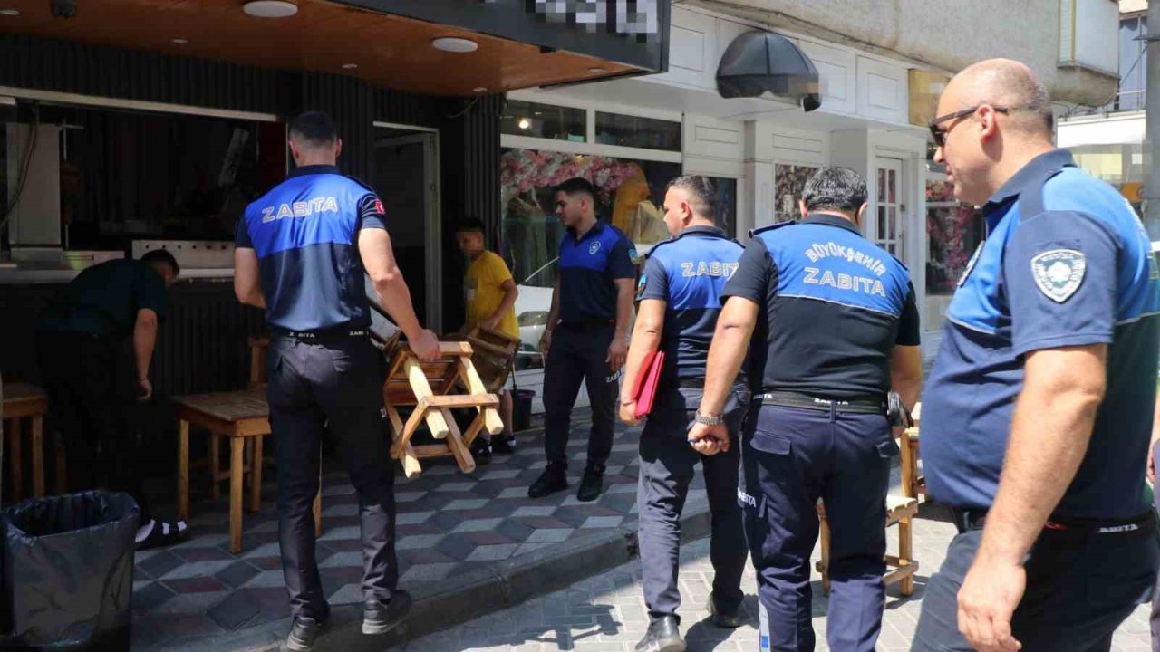 Turgutlu Zabıtasından kaldırım işgali denetimi