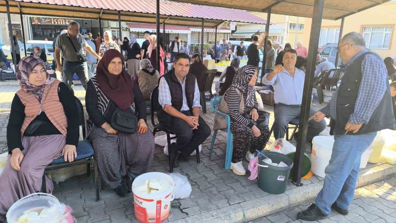 Şuhut’ta ’Yöresel Ürünler Pazarı’na yoğun ilgi