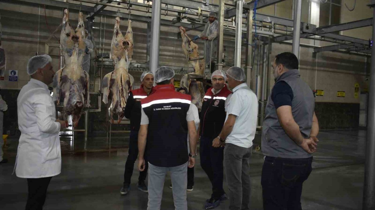 Bayburt’ta belediyeye ait mezbahada denetim yapıldı