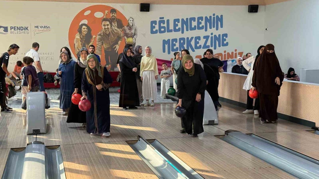 Pendik’te "Gelin - Kaynana" bowling mücadelesi renkli görüntülere sahne oldu