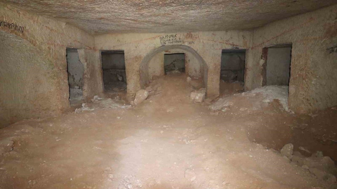 Şanlıurfa’da bulunan kaya mezarı kayıt altına alındı