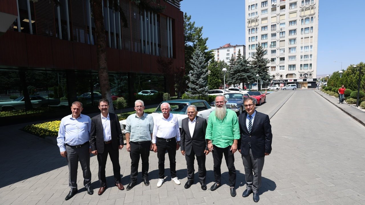 Başkan Büyükkılıç’a ziyaretçi akını