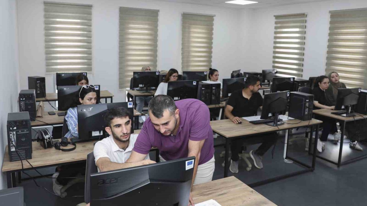Mersin Büyükşehir Belediyesinden ücretsiz ofis programları eğitimi desteği