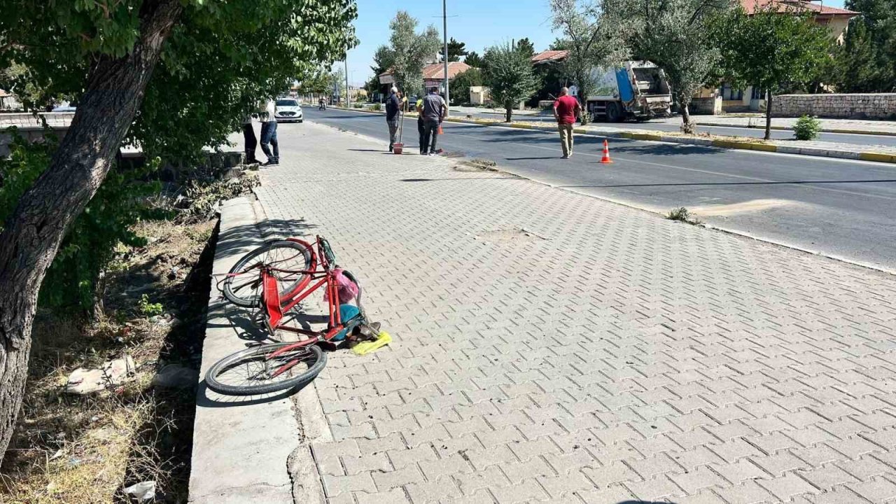 Otomobilin çarptığı bisiklet sürücüsü yaşamını yitirdi