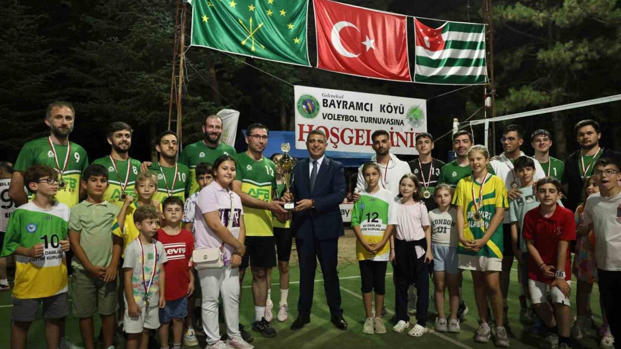 Bayracmı Köyü Voleybol Turnuvası sona erdi