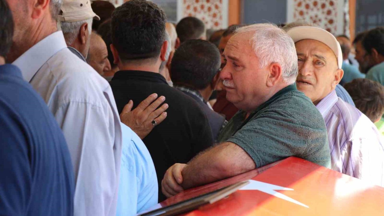 Muhtarlık binasında vefat eden muhtar toprağa verildi