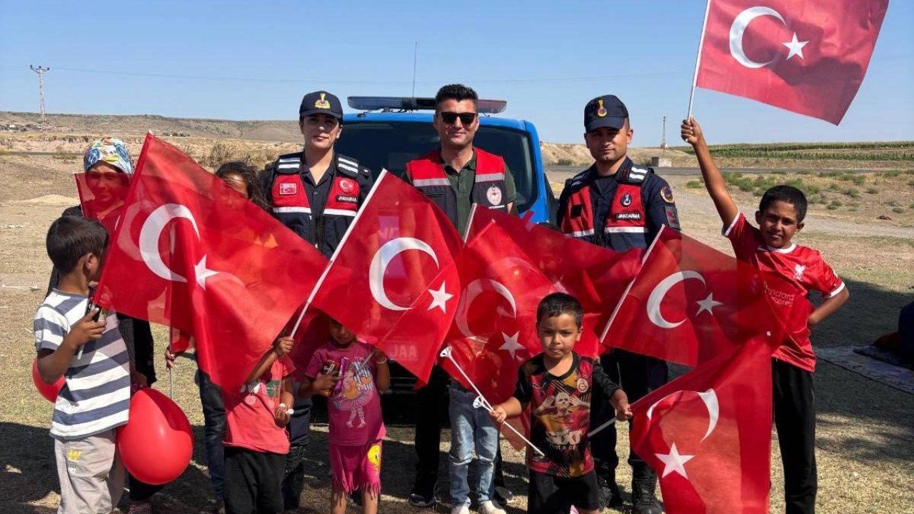 Kırşehir’de jandarma, tarım işçilerinin çocuklarıyla buluştu