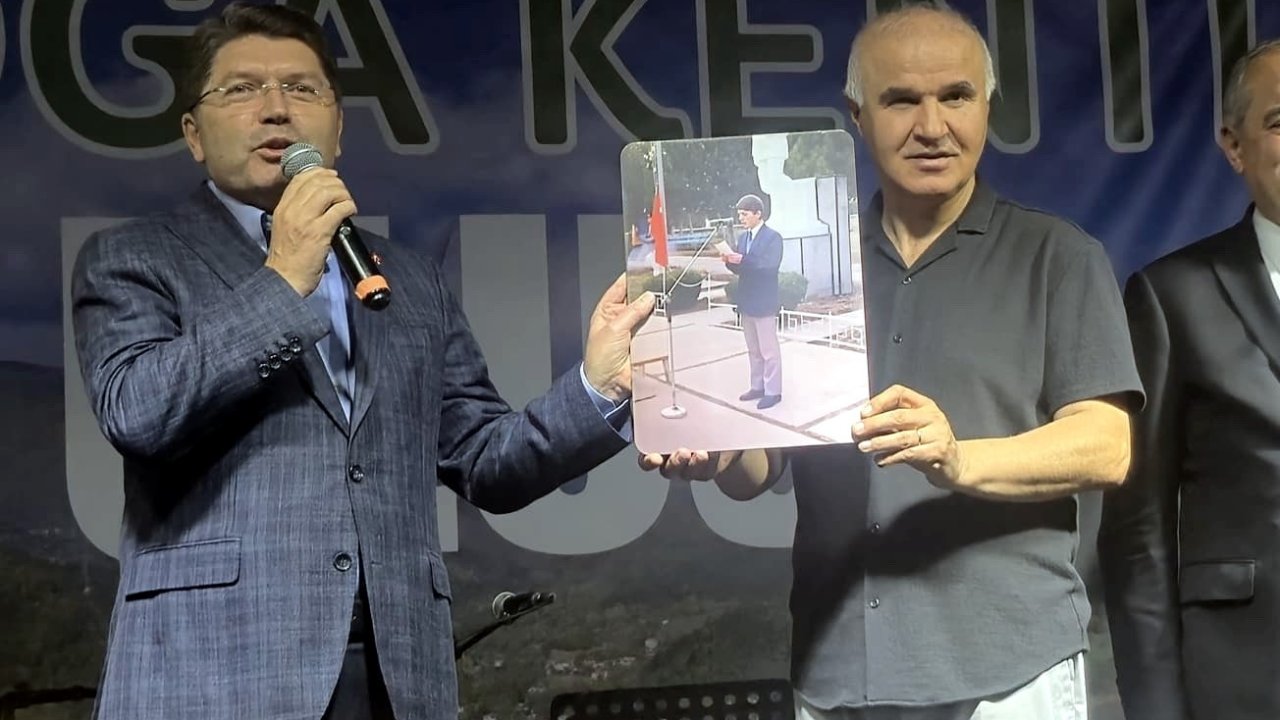 Adalet Bakanı Yılmaz Tunç’a duygulandıran hediye