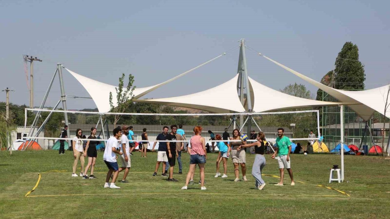 Dünya gençleri Fadıllı’da buluştu