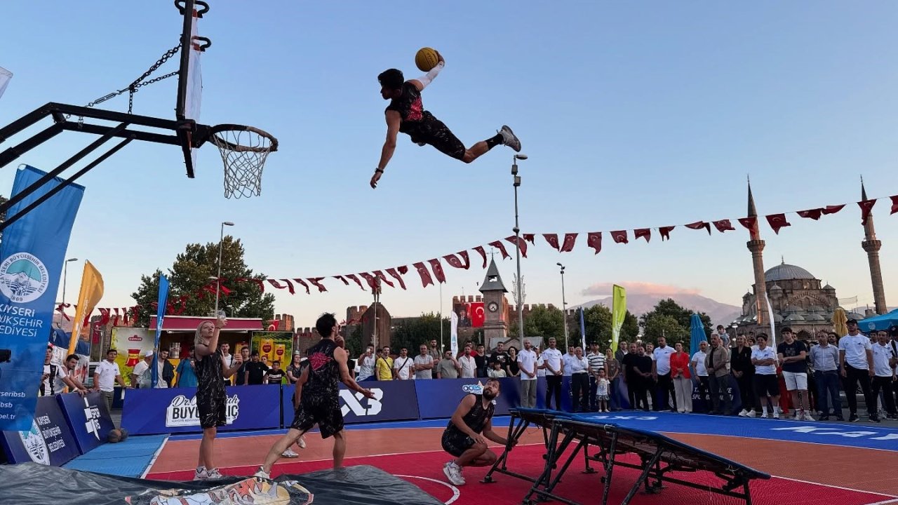 Uluslararası Basketbol turnuvası devam ediyor