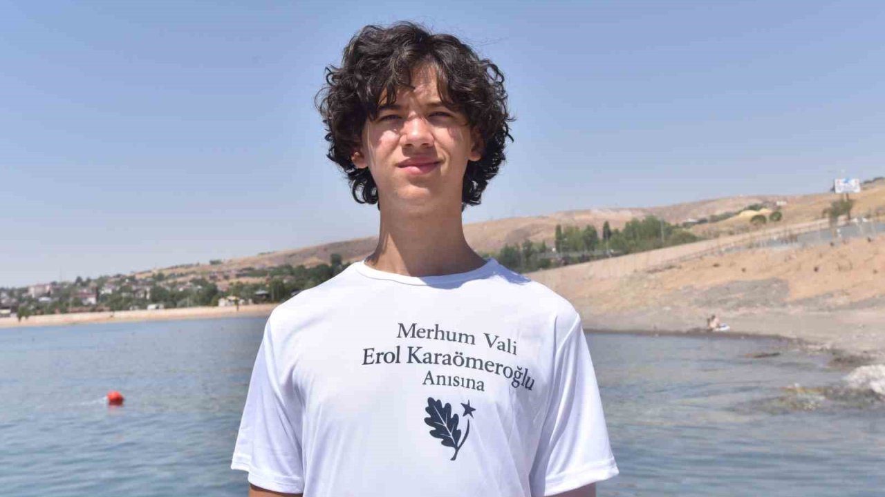 Ahlat’ta yüzme maratonunun en küçüğü 3,5 saatte hedefe ulaştı