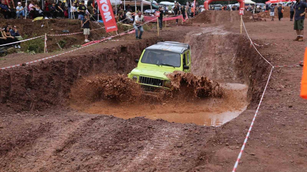 Artvin’in Kafkasör Yaylası’nda nefes kesen off-road heyecanı