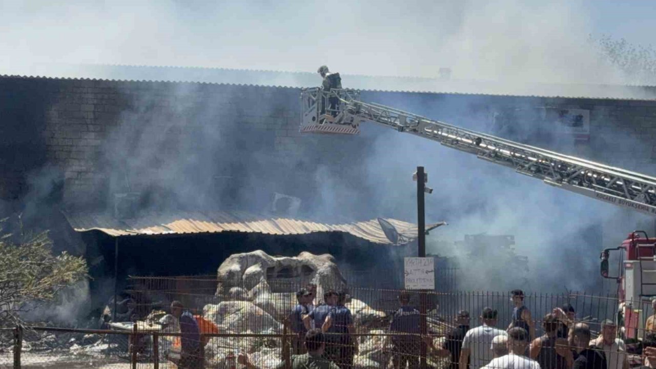 Darıca’da fabrika yangını: 3 işletme hasar aldı