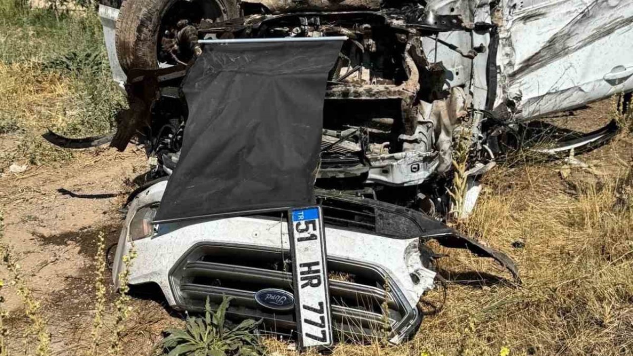 Otomobiller çarpıştı: 1 ölü 7 yaralı