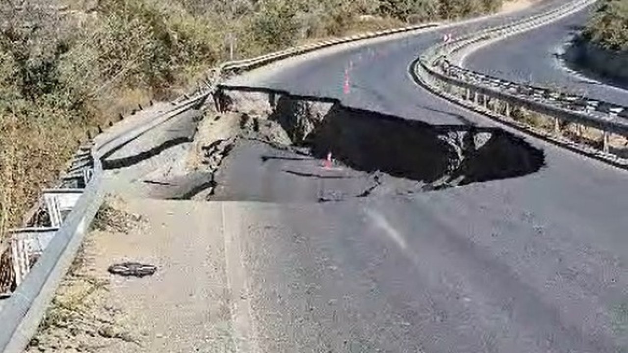 Söke-Kuşadası Karayolu’nda yol çöktü