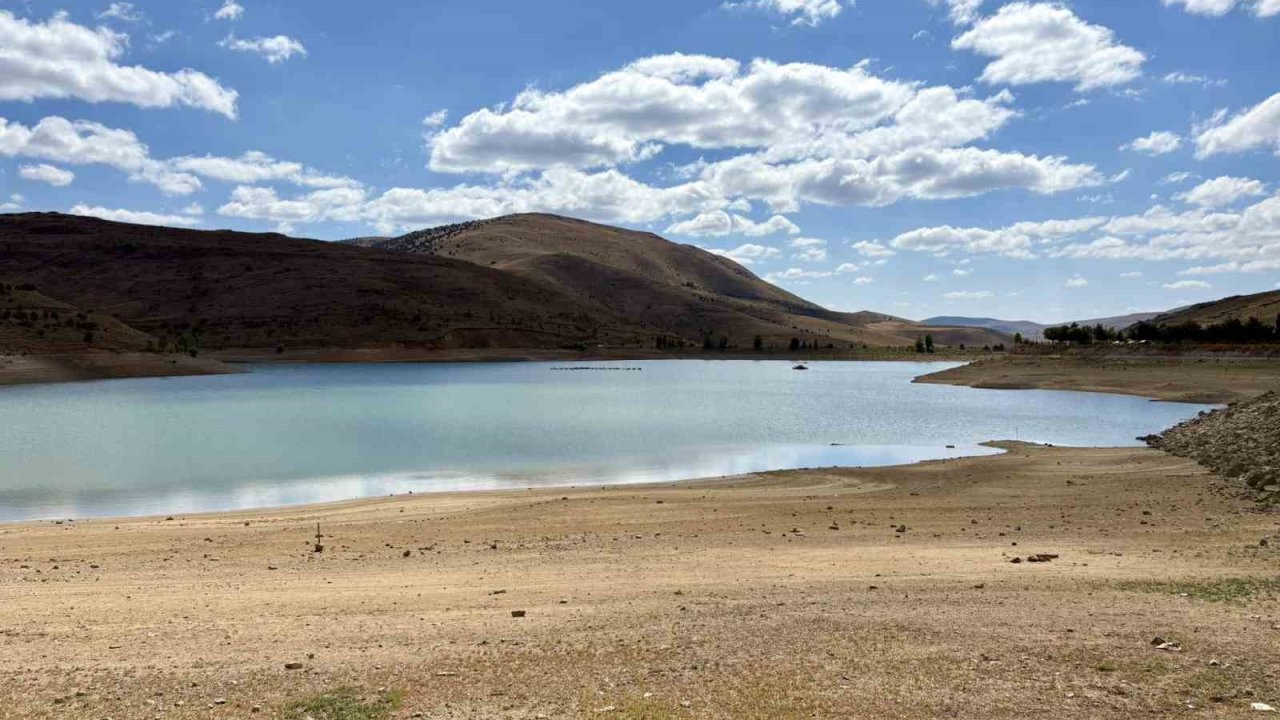 Gökçedere Göleti’nin su seviyesi düştü
