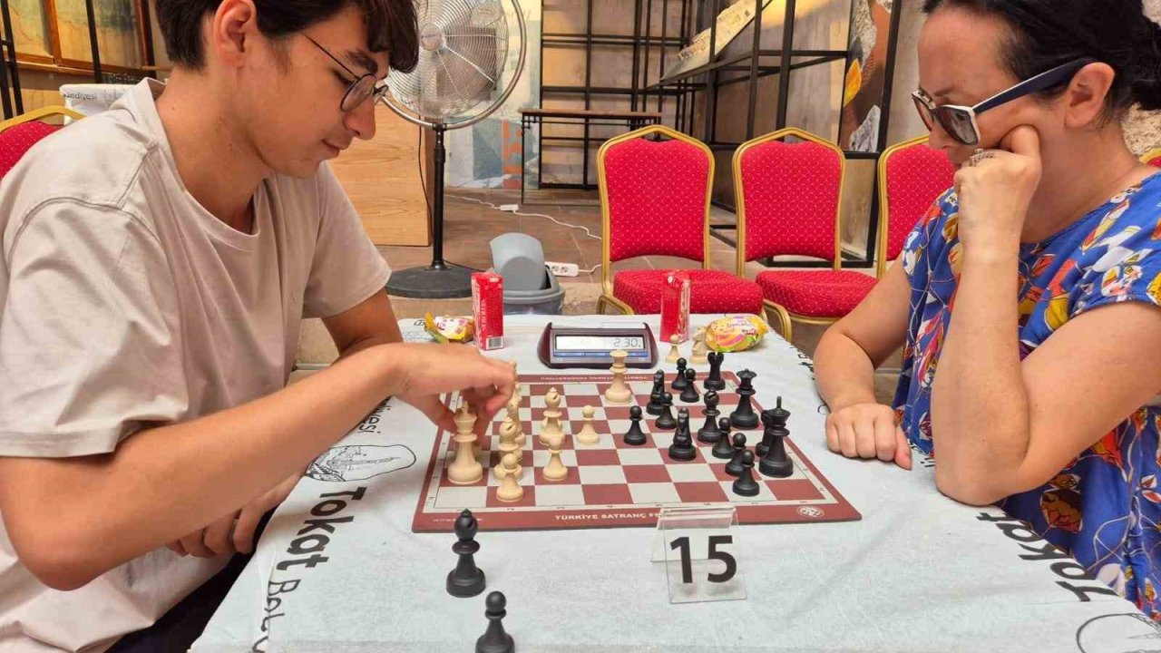 Tokat’ta gençler satrançla strateji ve zekada yarıştı