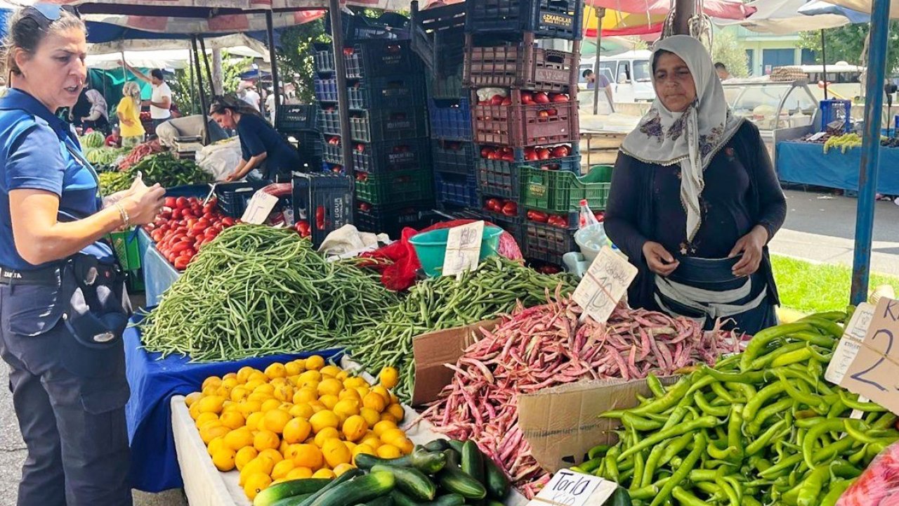 Efeler’de pazar yerlerinde fiyat etiketi denetimi