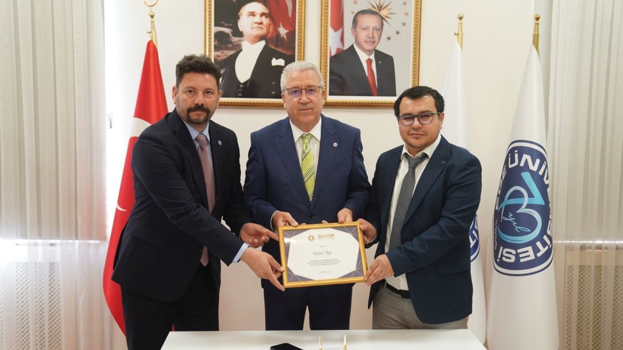 Ege Üniversitesinden Dr. Öğr. Üyesi Veysel Bay’a BAGEP 2025 ödülü