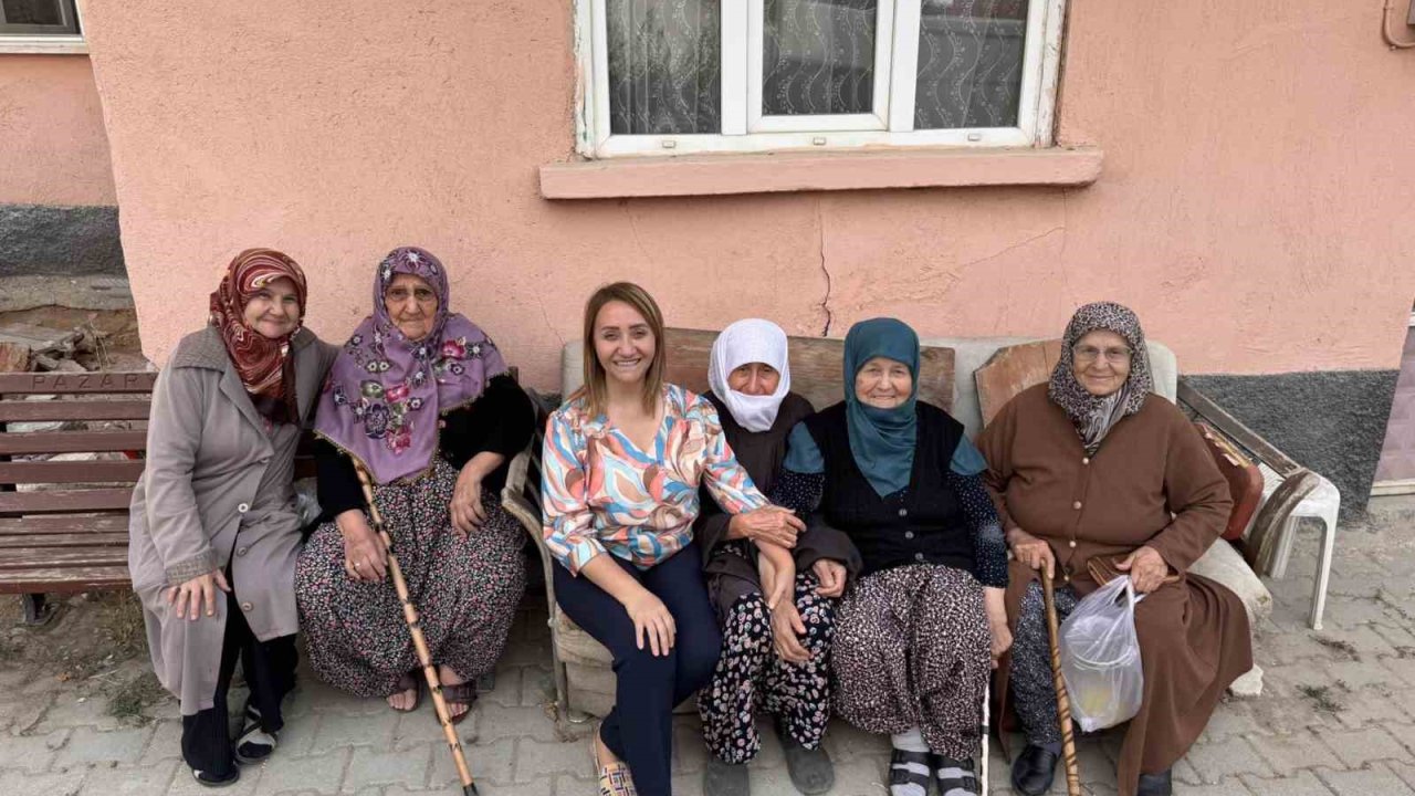 Başkan Tekin’den kadınlara çat kapı ziyaret