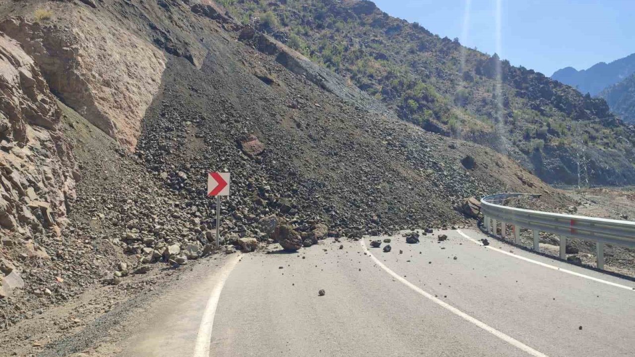 Artvin’in Yusufeli ilçesinde heyelan