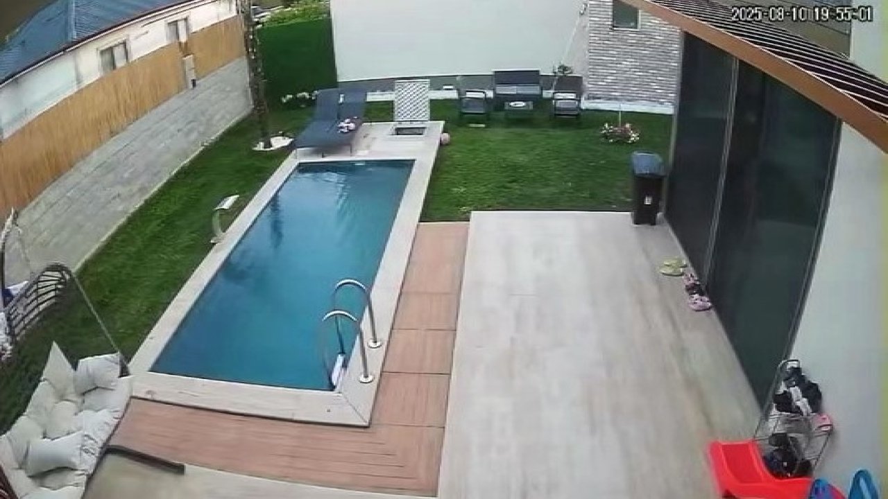 Depremde yüzme havuzu beşik gibi sallandı