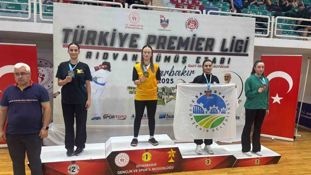 Sakarya’nın başarılı sporcuları Diyarbakır’da kürsüye çıktı