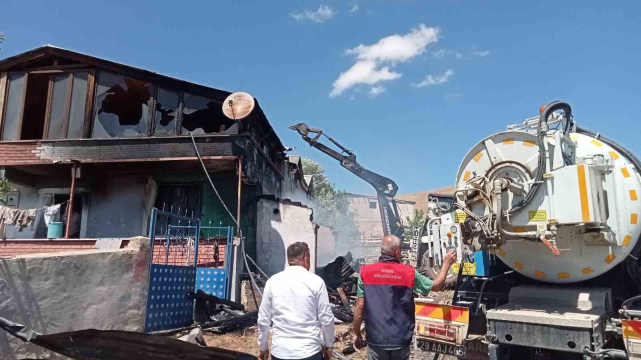 Gümüşhane’de 2 katlı evde çıkan yangın paniğe neden oldu