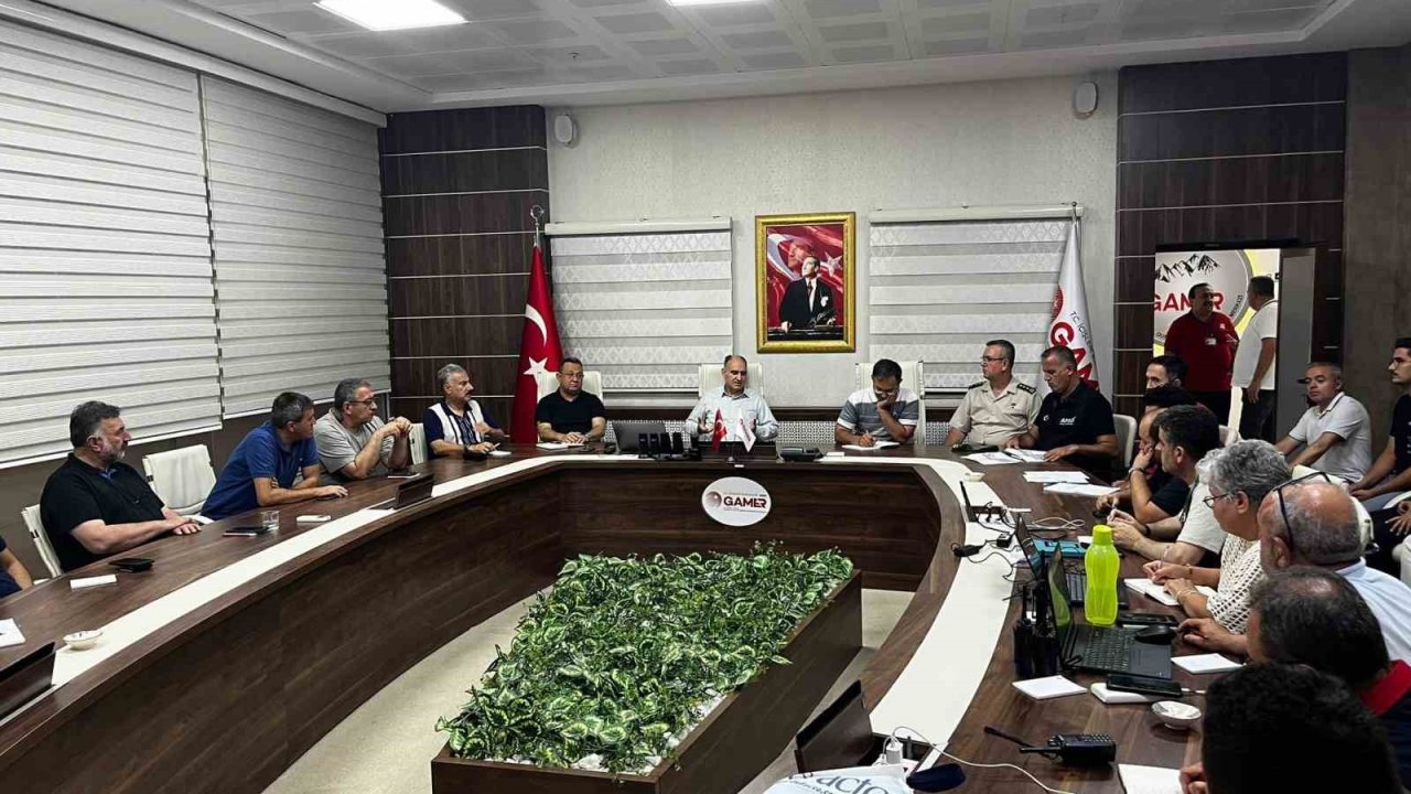 Manisa Valiliği Kriz Merkezi çalışmalarına devam ediyor