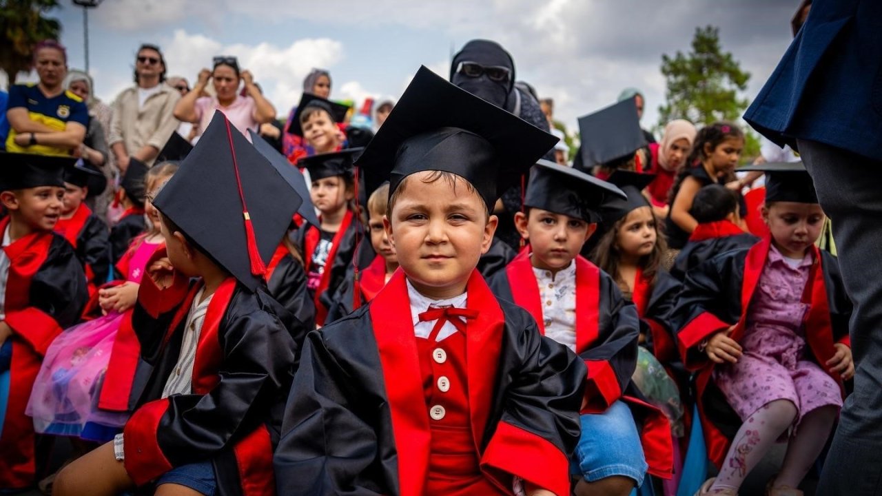 Lokomotif Çocuk Köyü’nde mezuniyet heyecanı