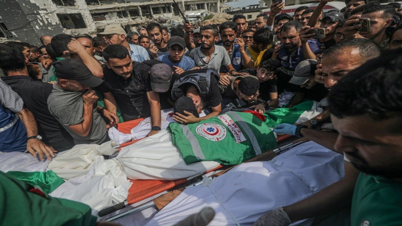 İsrail saldırısında hayatını kaybeden gazeteciler toprağa verildi