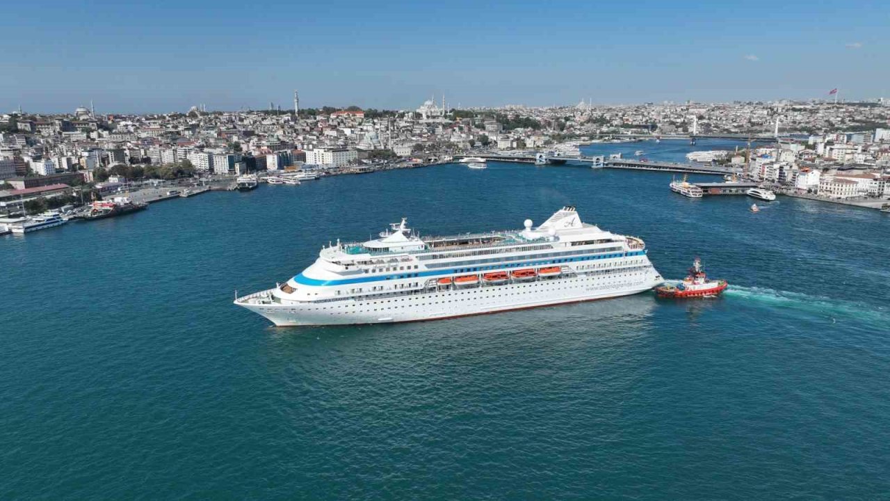 İstanbul’a Rusların dev yolcu gemisi geldi