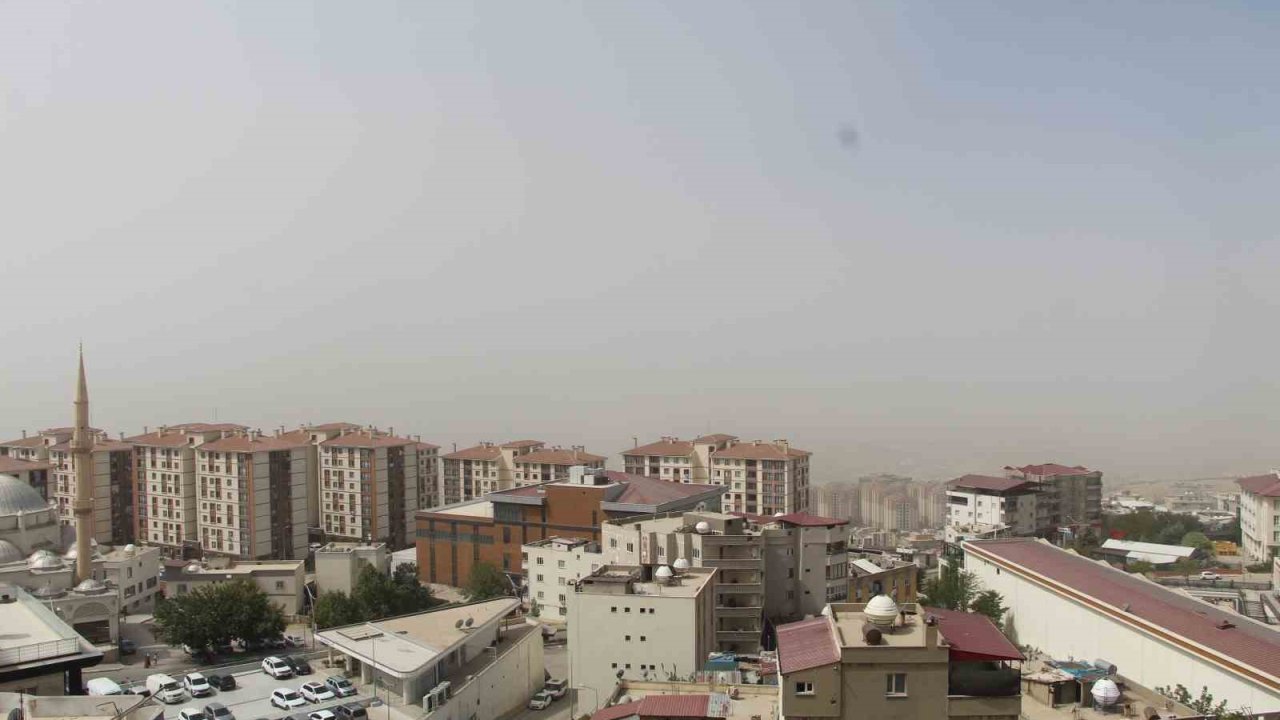 Şırnak’ta toz taşınımı hayatı olumsuz etkiledi