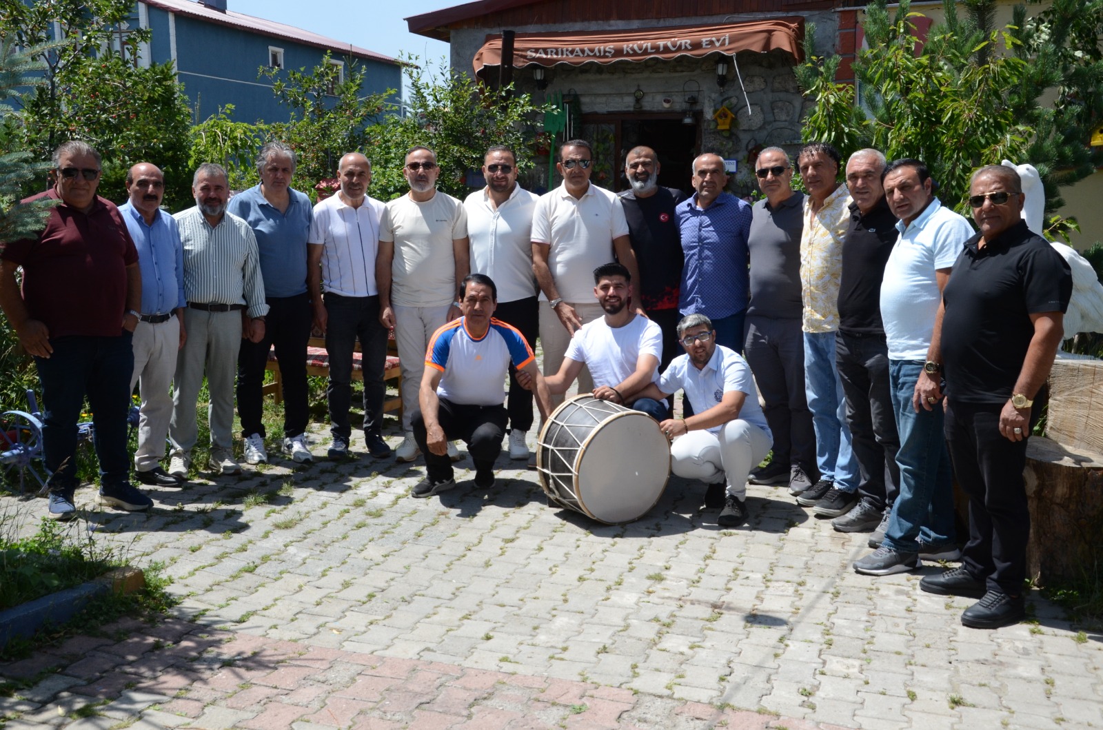 Sarıkamış'ta Bozayı, davul zurna eşliğinde uğurlandı!