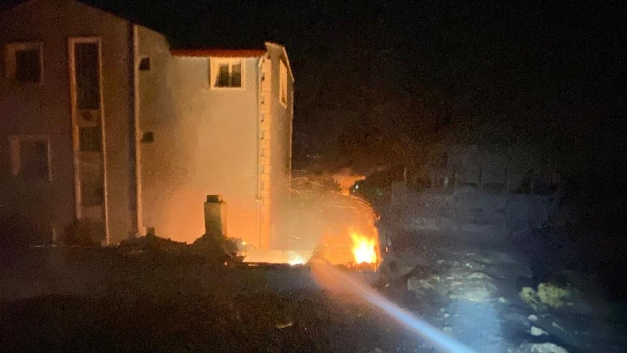 Dikili’de otluk alandaki yangın evlere sıçradı: 11 ev zarar gördü