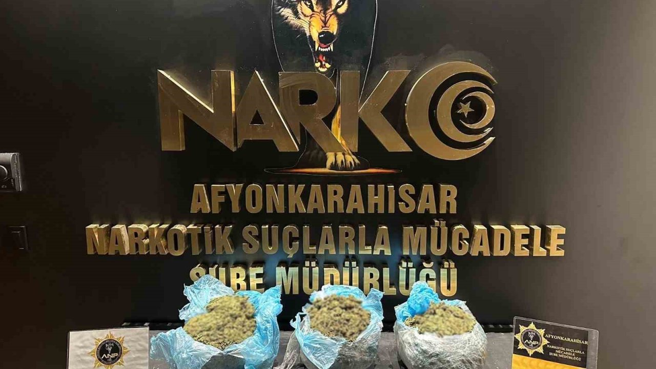 Afyonkarahisar’da 2 otomobilden 3 kilo 750 gram uyuşturucu ele geçirildi