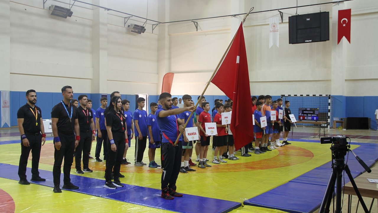 Anadolu Yıldızlar Ligi Türkiye Güreş Şampiyonası Kula’da başladı