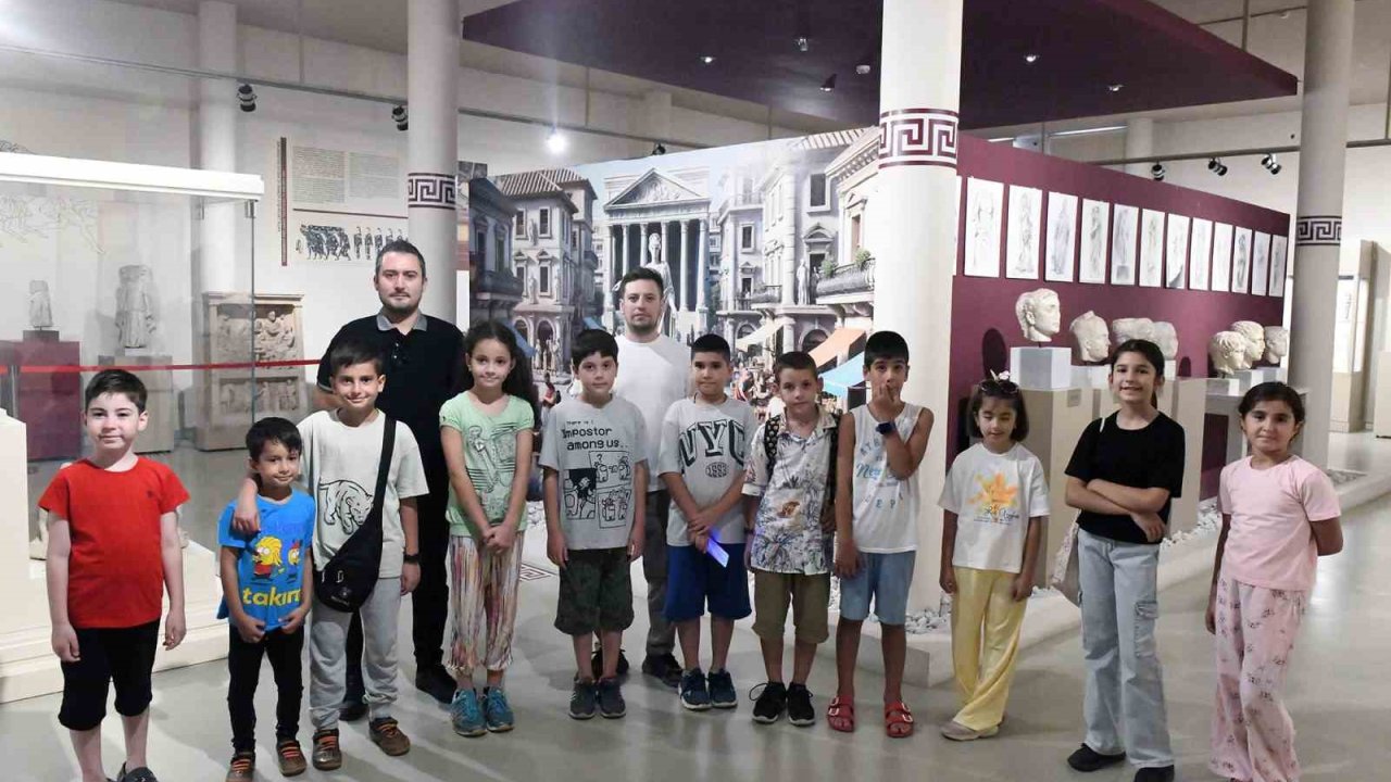 Minik arkeologlar müzeleri keşfediyor