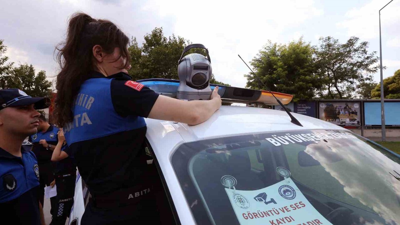 Muğla Büyükşehir zabıtasına kameralı denetim aracı