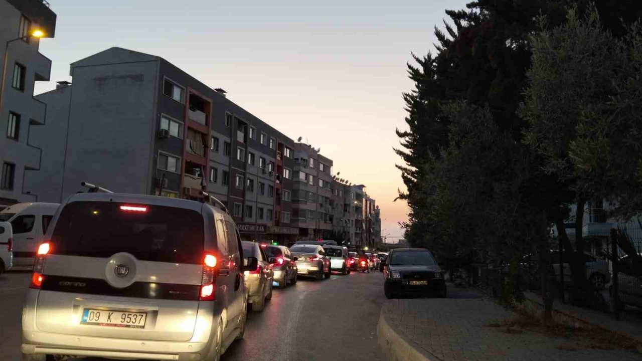Trafik yoğunluğundan Kuşadası da nasibini aldı