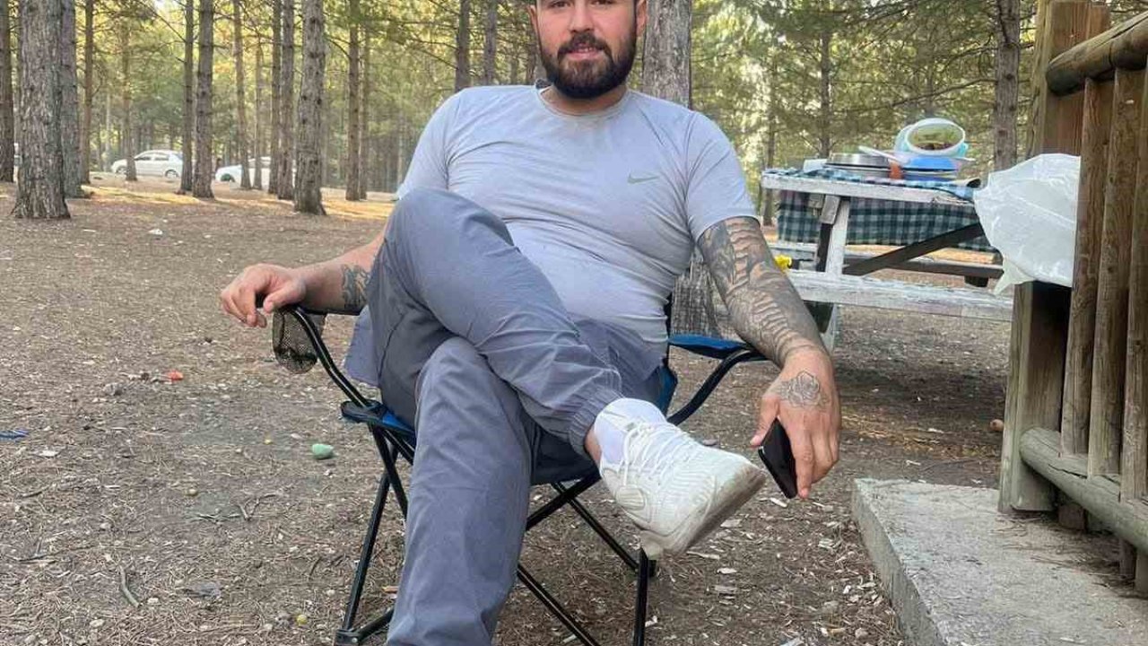 Kütahya’da su birikintisinde yüzen genç boğularak hayatını kaybetti