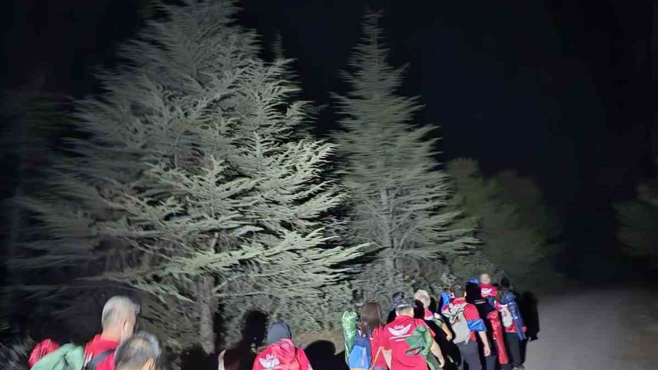 Dorlion Arama Kurtarma ekibi meteor yağmurunu zirveden izledi