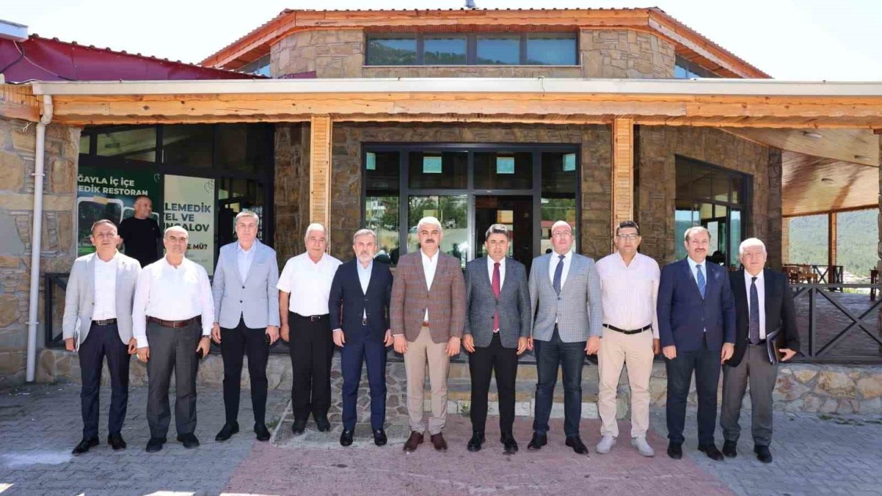 Pozantı’ya yeni devlet hastanesi ve araç muayene istasyonu yapılacak