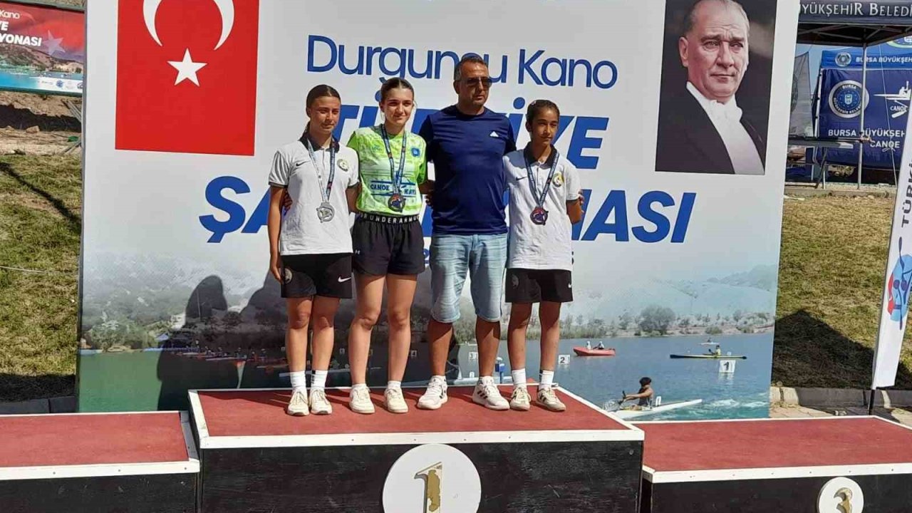 Bursa Büyükşehir Belediyesporlu kanocular madalyaları topladı