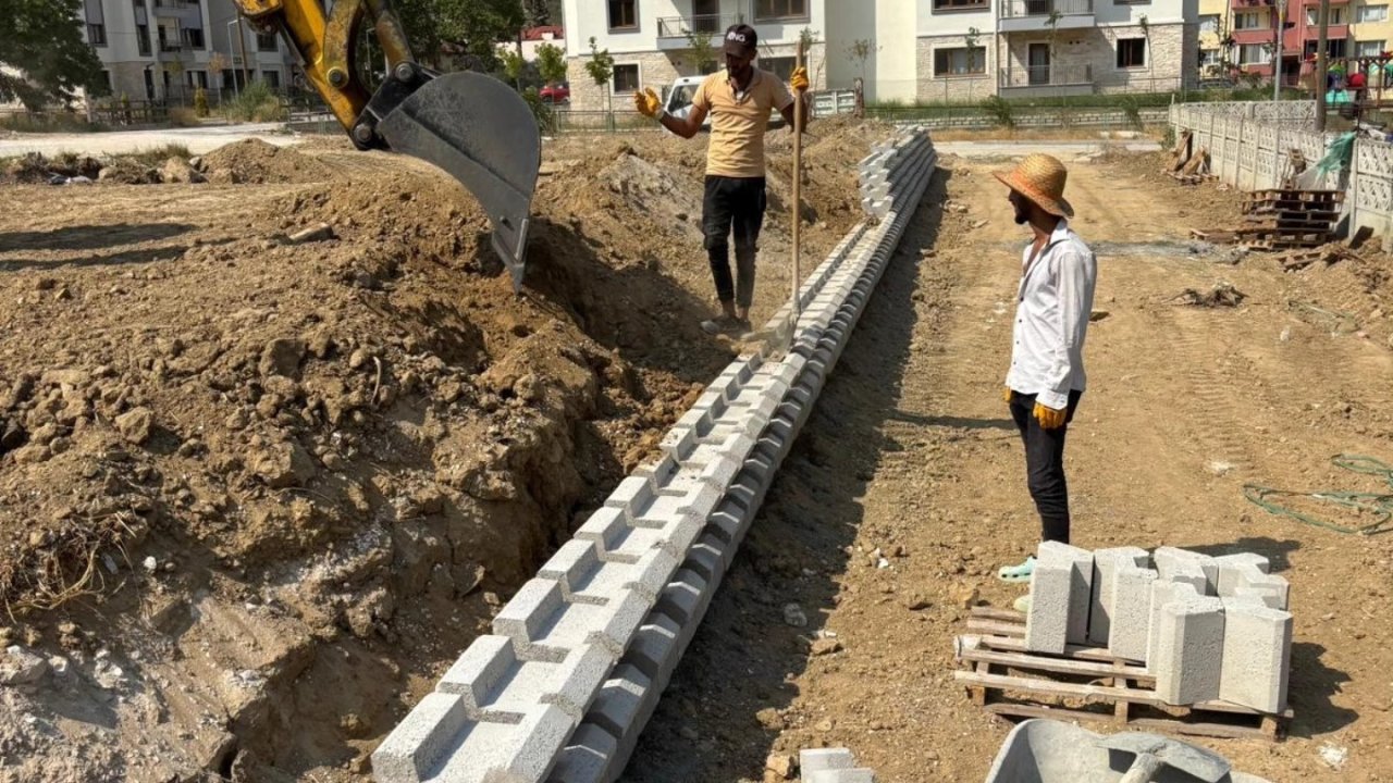 Bayırköy’de yarı olimpik yüzme havuzu önünde zemin güçlendirme çalışmaları sürüyor