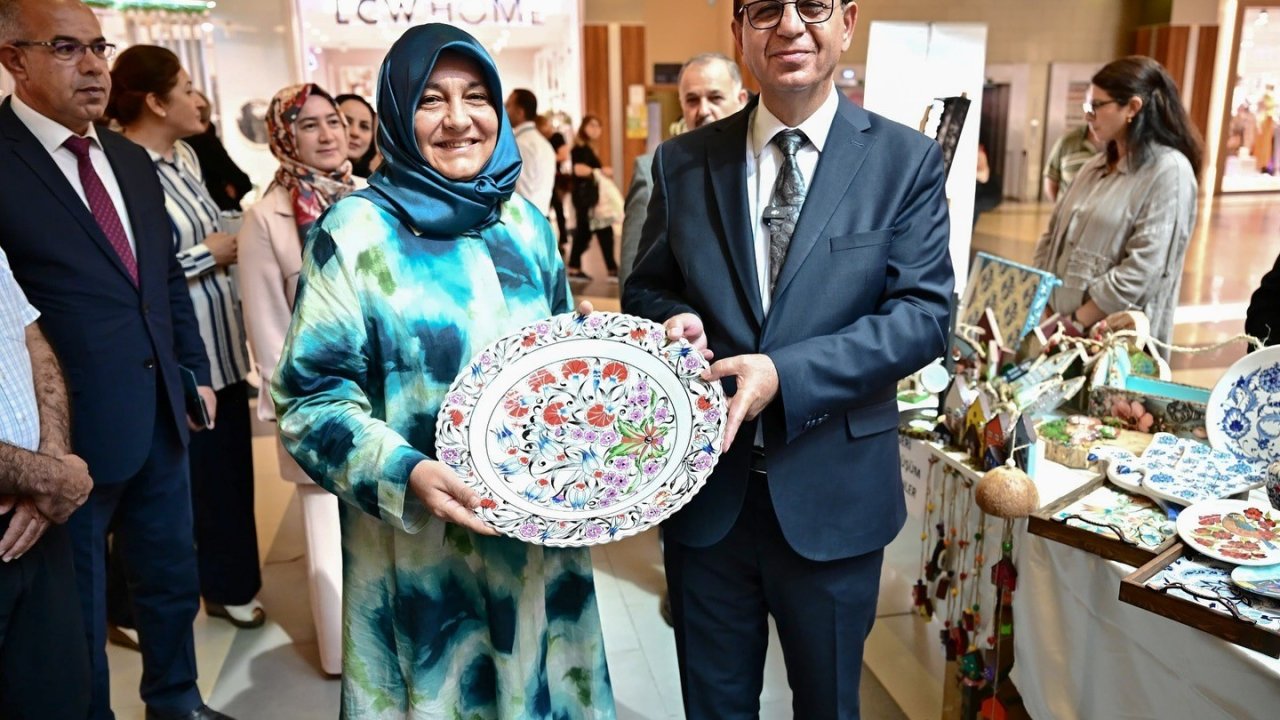 Yeşilyurt’ta kadınların el emeği eserleri sergilendi