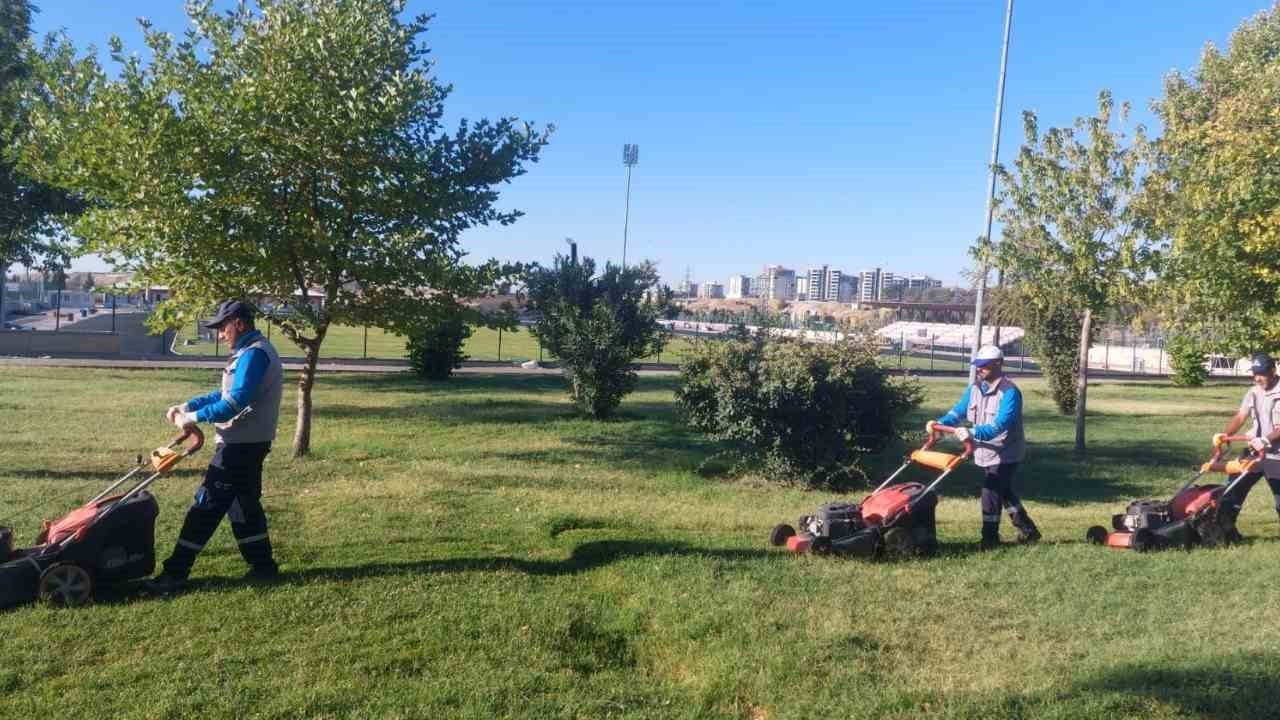 Adıyaman’da park ve bahçe bakımları devam ediyor