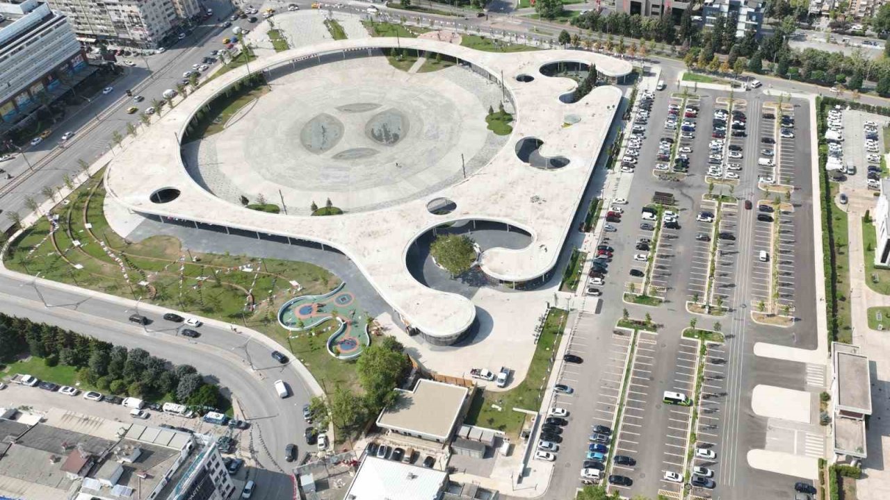 Milli İrade Meydanı otoparkıyla rahatlık sağlıyor